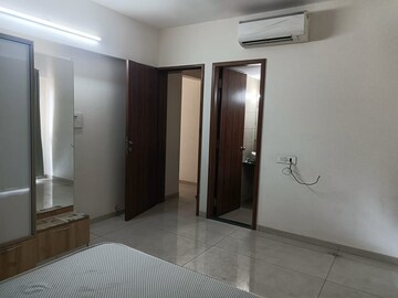 Room in 2 BHK Apartment at Kumar Padmalaya, Aundh – for Rent