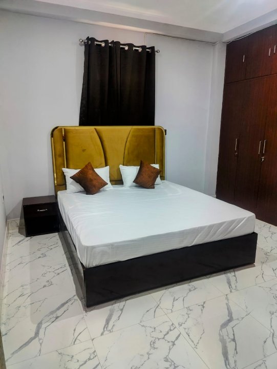 2 BHK + Servant Room Apartment For Rent in Black Stone Reality