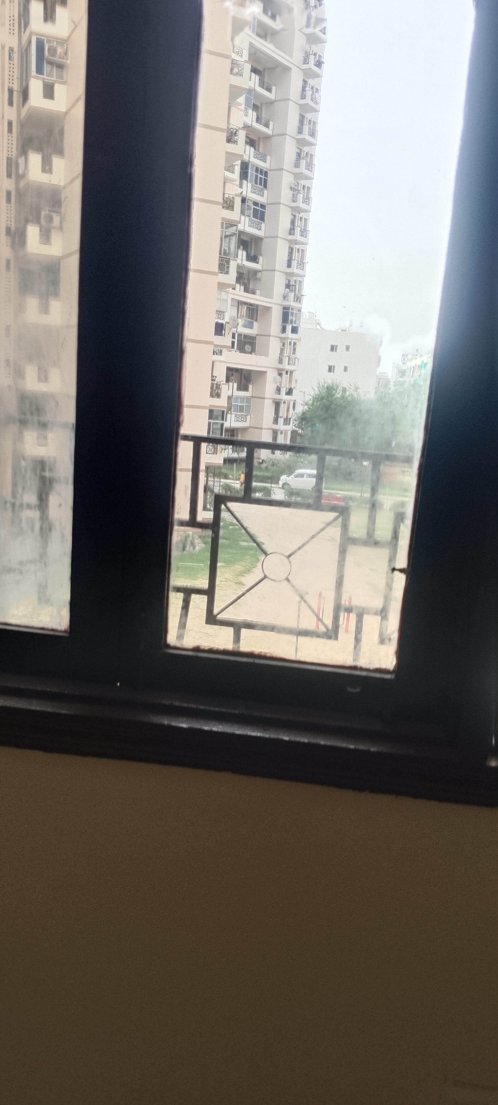 2 BHK + Servant Room Apartment For Rent in BPTP Park Grandeura