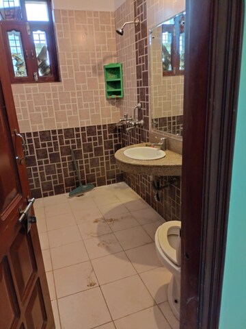 Bathroom in 2 BHK Builder Floor at Sector 47 – for Rent