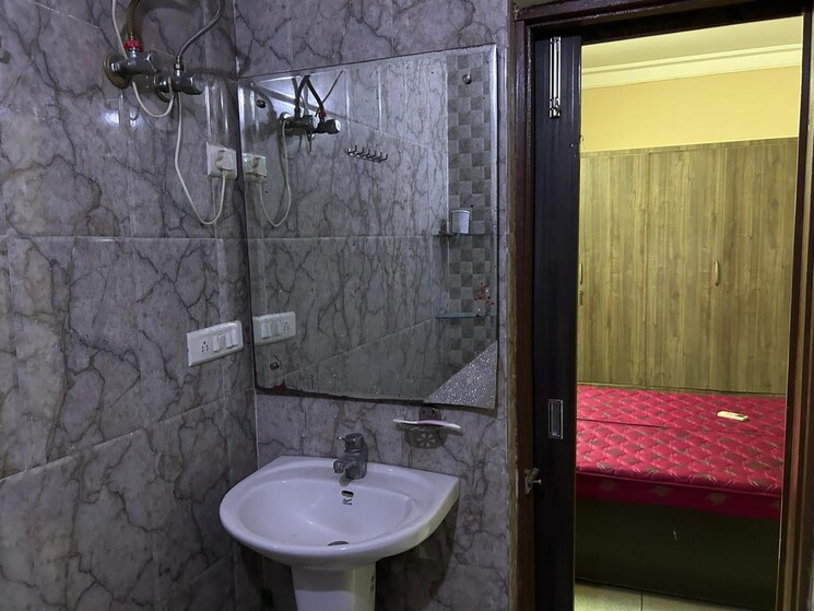 Bathroom, sector 47 1 Bedroom 161 Sq.Yd. Builder Floor In Sector 47 Gurgaon 8635936