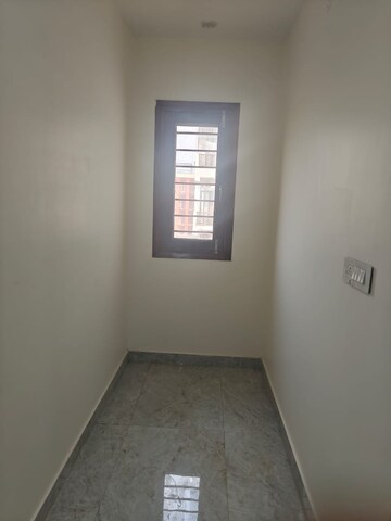 Room in 3.5 BHK Builder Floor at BPTP District, Sector 81 – for Rent