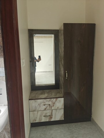 Room in 3.5 BHK Builder Floor at BPTP District, Sector 81 – for Rent