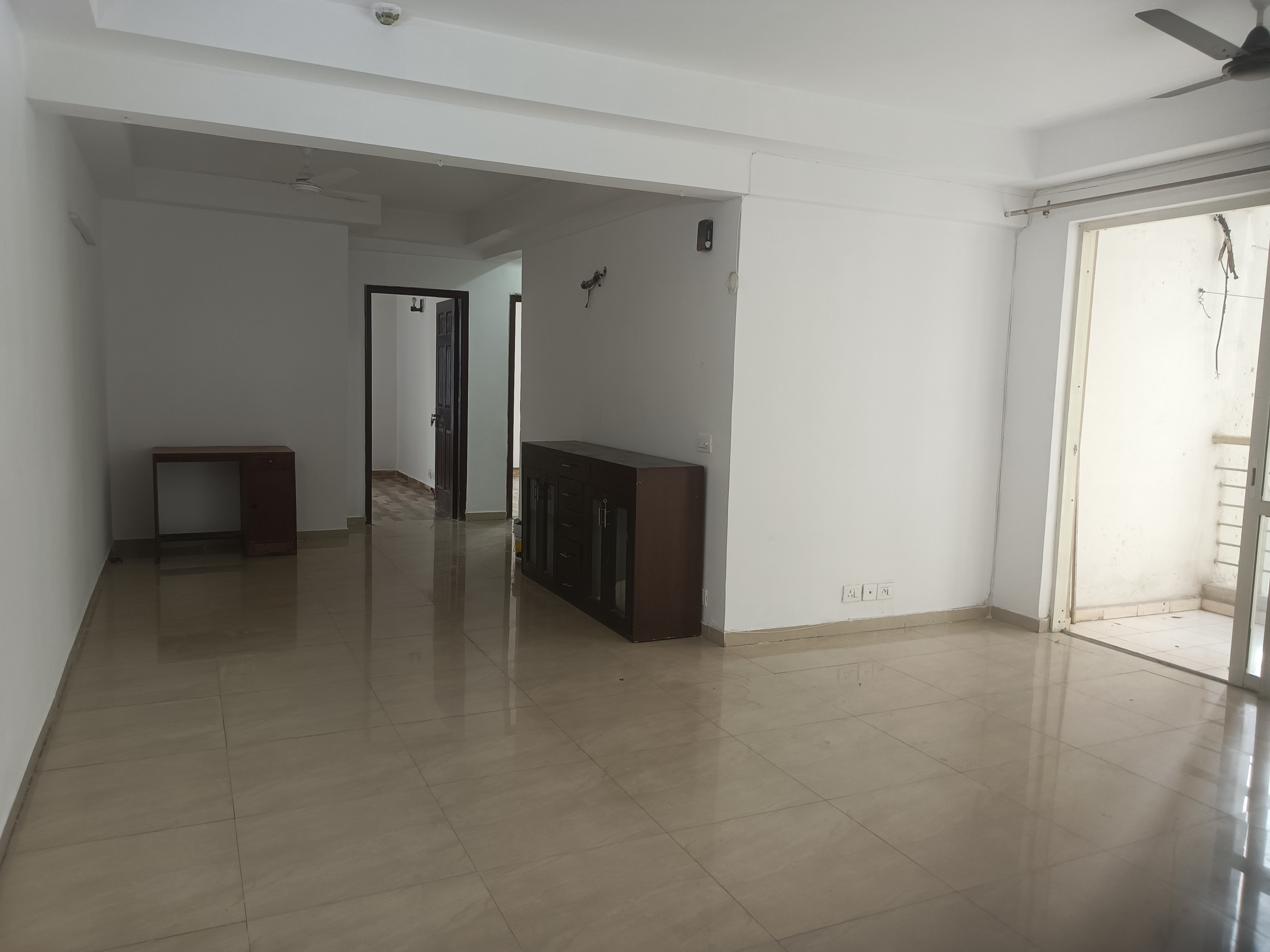 3 BHK + Servant Room Apartment For Rent in 3C Lotus Boulevard