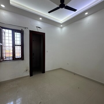 Room in 2 BHK Apartment at Sahastradhara Road – for Rent