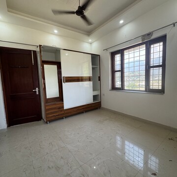 Room in 2 BHK Apartment at Sahastradhara Road – for Rent