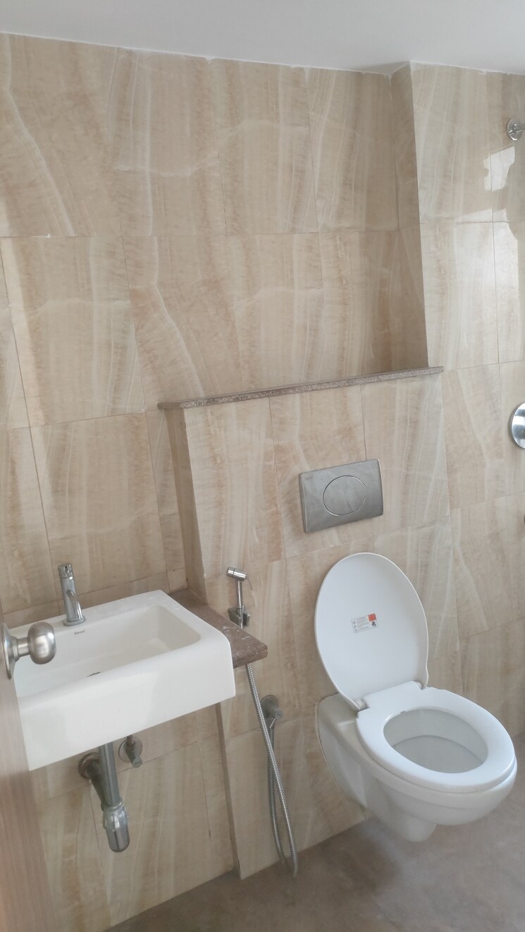 Bathroom, raj-tattva 3 Bedroom 1410 Sq.Ft. Apartment In Kapur Bawdi Thane 8636014