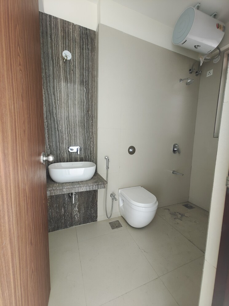 Bathroom, kapur bawdi 3 Bedroom 1197 Sq.Ft. Apartment In Kapur Bawdi Thane 8636017
