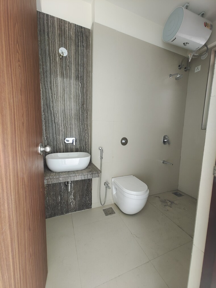 Bathroom, kapur bawdi 3 Bedroom 1197 Sq.Ft. Apartment In Kapur Bawdi Thane 8636017