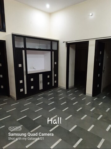 Room in 6 BHK Independent House at Chaukaghat – for Sale
