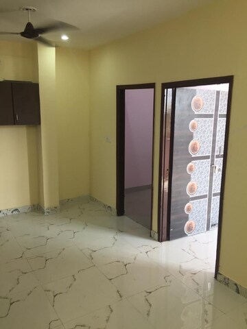 Room in 2 BHK Builder Floor at SS Mayfield Gardens, Sector 51 – for Rent