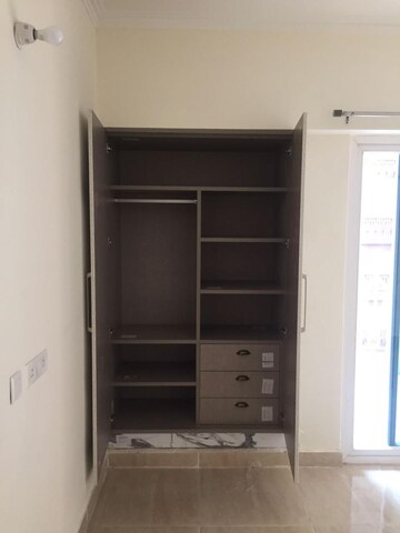 Furnished Amenities in 2 BHK Apartment at Gaur City 7th Avenue, Sector 4 Greater Noida – for Rent