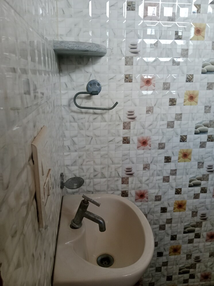 Bathroom, sector 25 3 Bedroom 1801 Sq.Ft. Builder Floor In Sector 25 Panipat 8636142