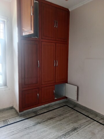 Room in 3 BHK Builder Floor at Sector 25 – for Rent
