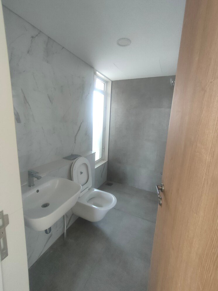 Bathroom, lodha-bella-vita 3.5 Bedroom 1100 Sq.Ft. Apartment In Nibm Road Pune 8636182