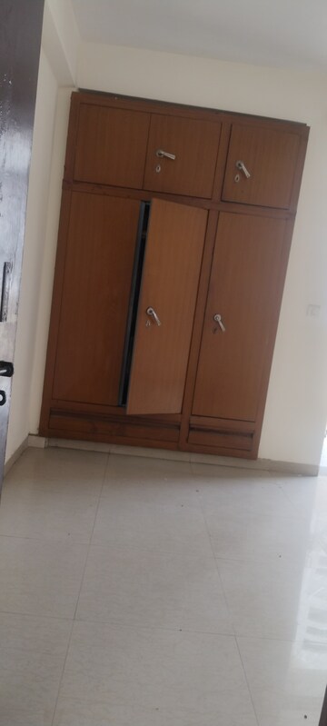 Room in 3 BHK Apartment at Omaxe Heights, Sector 86 – for Rent