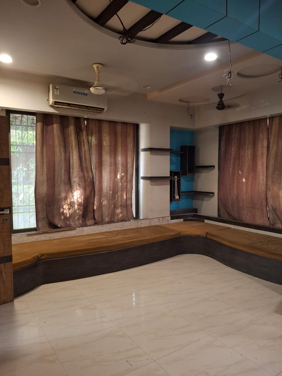 1 Rk+ Extra Room Apartment For Rent in Regency Estate