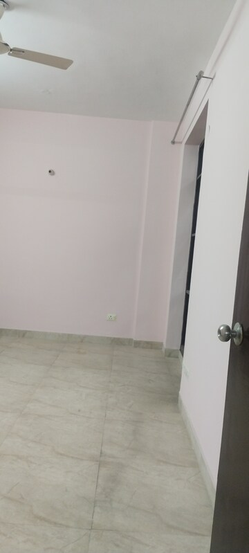 Room in 2 BHK Apartment at BPTP The Resort, Sector 75 – for Rent