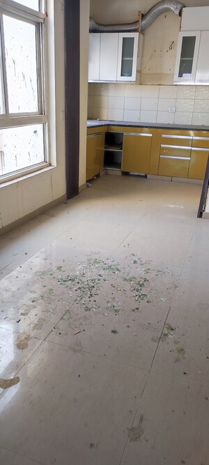 Room in 2.5 BHK Apartment at Omaxe New Heights, Sector 78 – for Sale