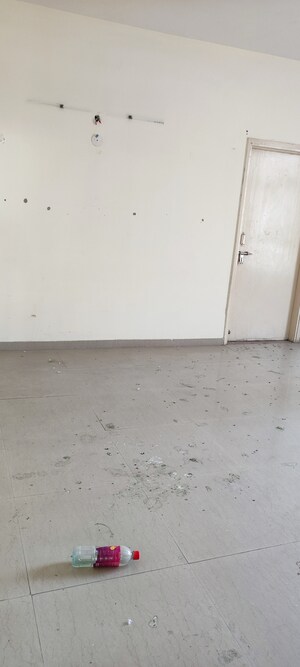 Room in 2.5 BHK Apartment at Omaxe New Heights, Sector 78 – for Sale