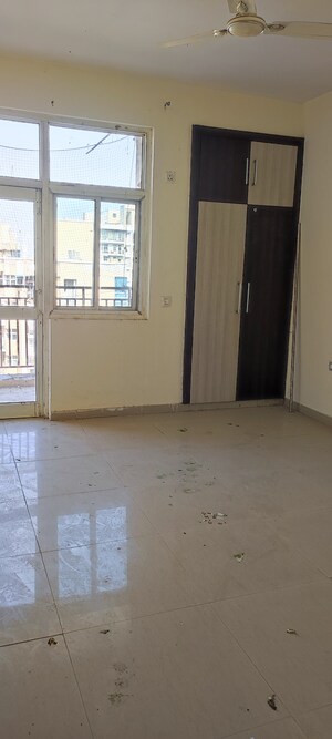 Room in 2.5 BHK Apartment at Omaxe New Heights, Sector 78 – for Sale