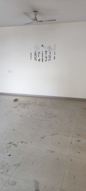 Room in 2.5 BHK Apartment at Omaxe New Heights, Sector 78 – for Sale