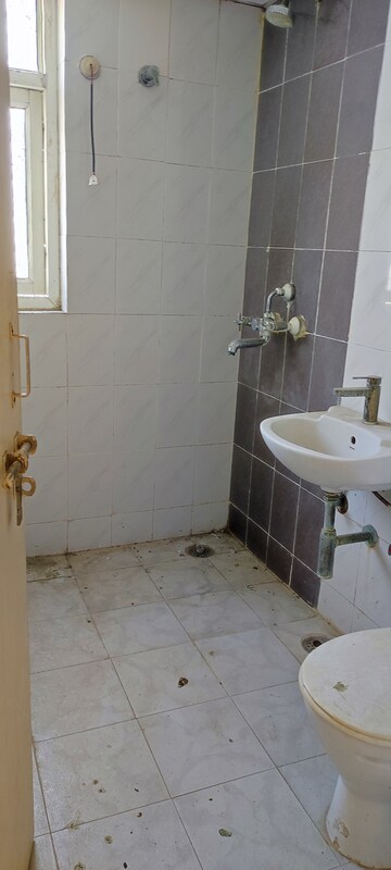 Bathroom in 2.5 BHK Apartment at Omaxe New Heights, Sector 78 – for Sale