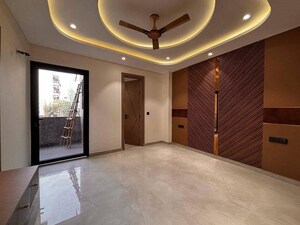 Room in 4 BHK Builder Floor at Sector 49 – for Sale