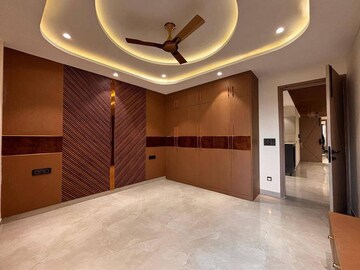 Room in 4 BHK Builder Floor at Sector 49 – for Sale