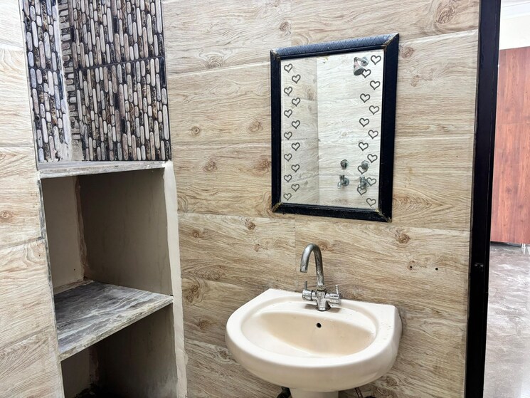 Bathroom, fidato-honour-homes 3 Bedroom 180 Sq.Yd. Builder Floor In Sector 89 Faridabad 8636256