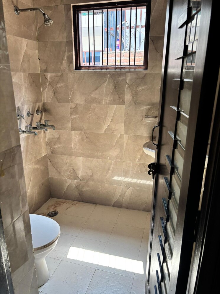 Bathroom, fidato-honour-homes 3 Bedroom 180 Sq.Yd. Builder Floor In Sector 89 Faridabad 8636256