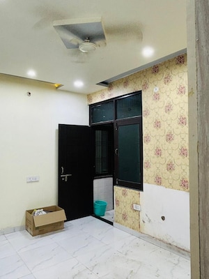 Furnished Amenities in 6 BHK Builder Floor at Shyam Enclave Dhawa, Deva Road – for Sale