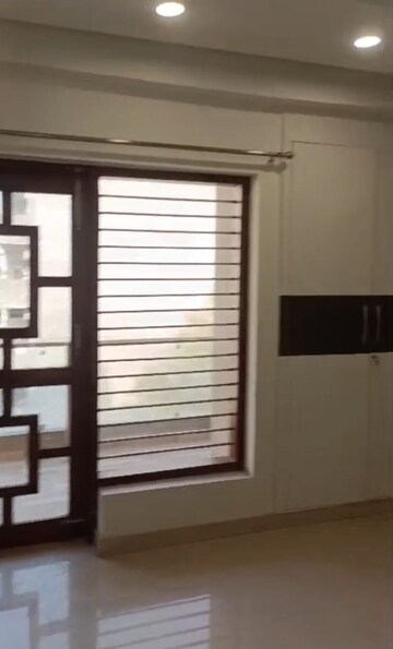 Room in 3 BHK Builder Floor at BP Homes, Sector 85 – for Rent