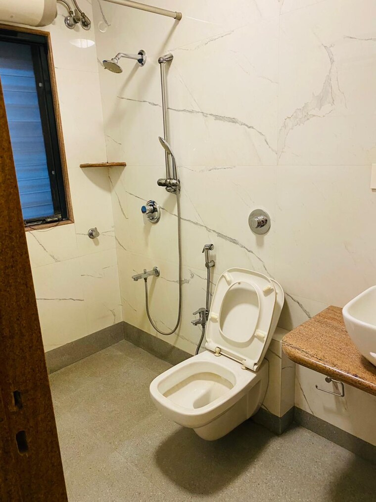 Bathroom, raheja-classique 2 Bedroom 1000 Sq.Ft. Apartment In Andheri West Mumbai 8636311