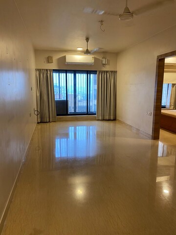 Room in 2 BHK Apartment at Raheja Classique, Andheri West – for Sale