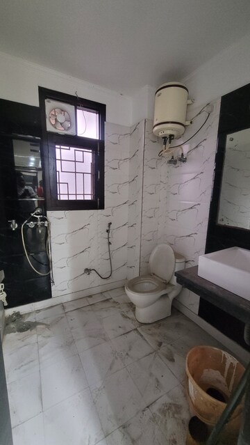 Attached Bathroom in 3 BHK Builder Floor at Dilshad Colony – for Sale