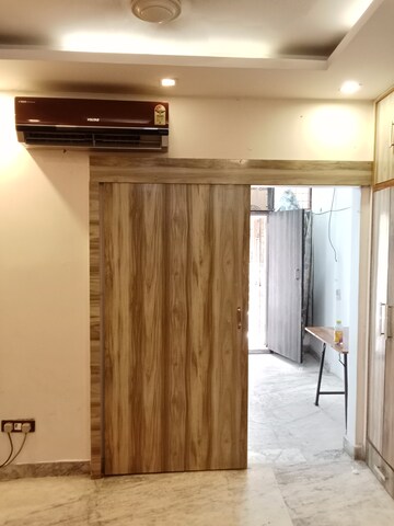 Building Lobby in 1 BHK Builder Floor at Arjun Nagar – for Rent