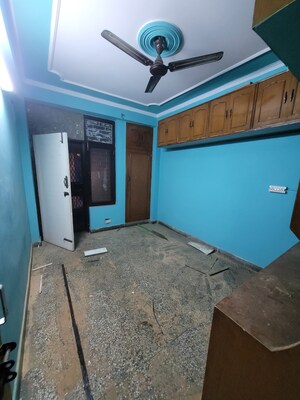 Furnished Amenities in 2 BHK Builder Floor at Dilshad Colony – for Sale