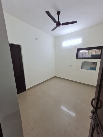 Room in 3 BHK Apartment at Arun Vihar Sector 37, Sector 37 – for Rent