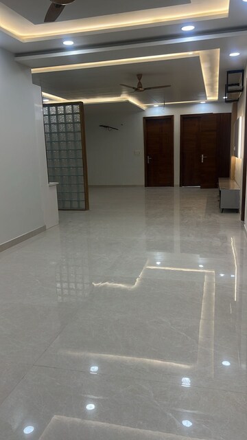 Room in 4 BHK Builder Floor at Sector 85 – for Sale