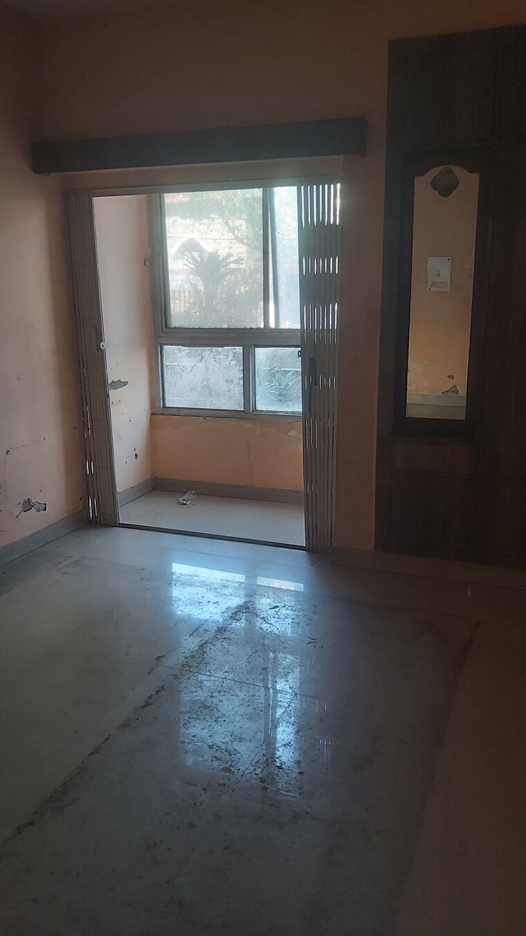 Room, mayur vihar 2.5 Bedroom 1050 Sq.Ft. Apartment In Mayur Vihar Delhi 8636362