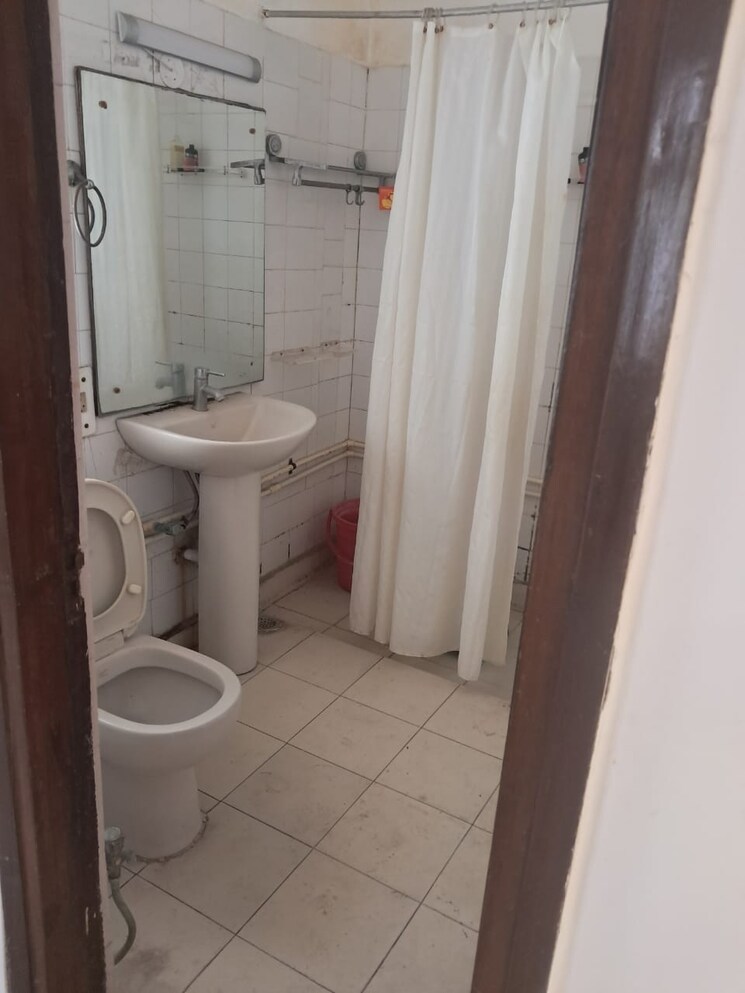 Bathroom, lajpat nagar 4 6+ Bedroom 4500 Sq.Ft. Independent House In Lajpat Nagar 4 Delhi 8636406