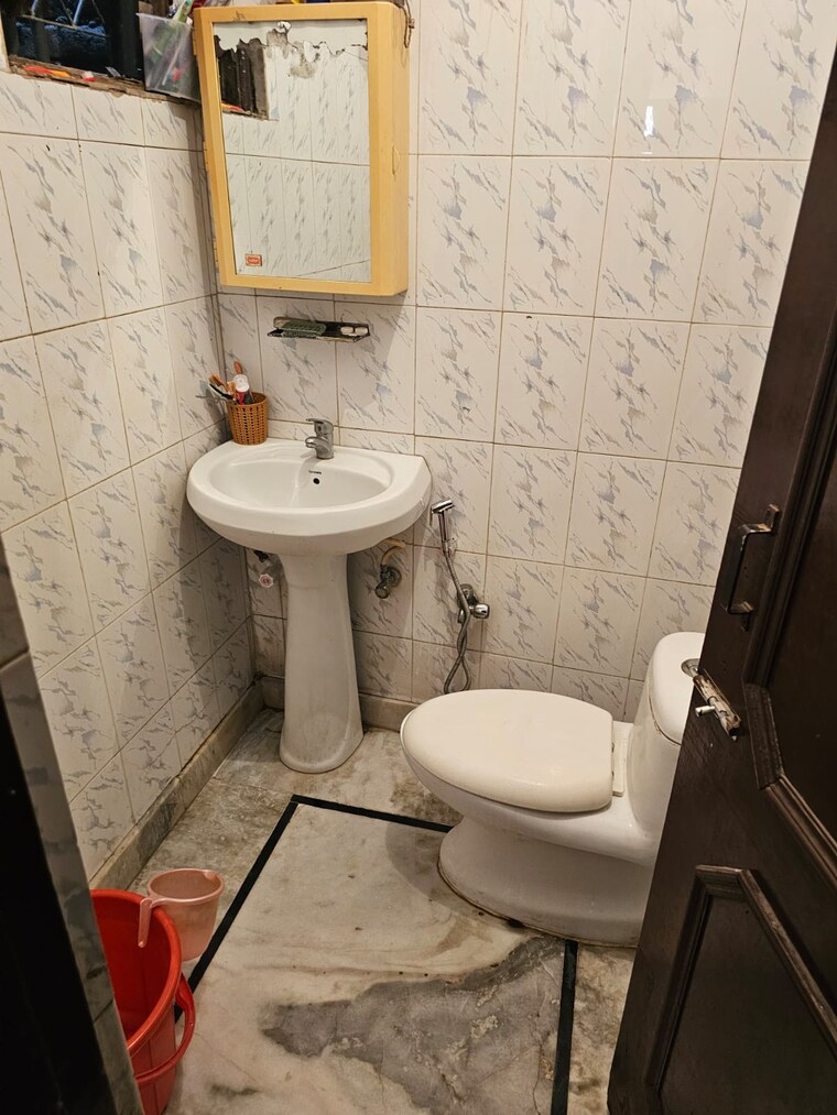 Bathroom, lajpat nagar 4 6+ Bedroom 4500 Sq.Ft. Independent House In Lajpat Nagar 4 Delhi 8636406