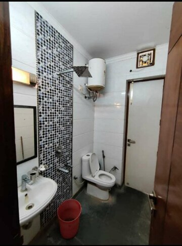 Master Bedroom in 2 BHK Builder Floor at RWA Tomar Colony, Mukundpur – for Sale