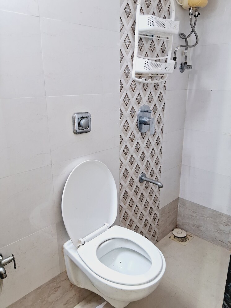 Bathroom, mrugchhaya-chs 2 Bedroom 900 Sq.Ft. Apartment In Andheri West Mumbai 8636493