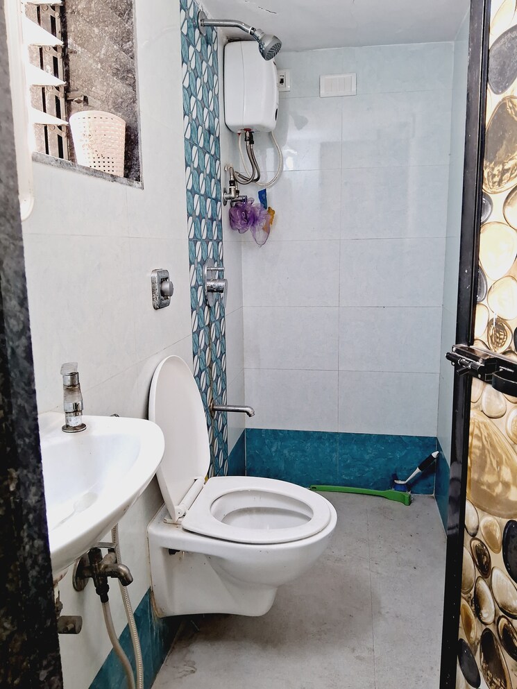 Bathroom, mrugchhaya-chs 2 Bedroom 900 Sq.Ft. Apartment In Andheri West Mumbai 8636493
