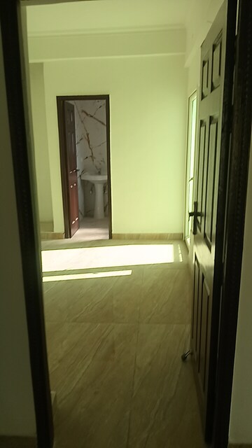 Room in 2 BHK Apartment at Eta Ii Greater Noida – for Rent
