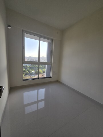 Room in 1.5 BHK Apartment at Sheth Zuri, Laxmi Nagar – for Rent