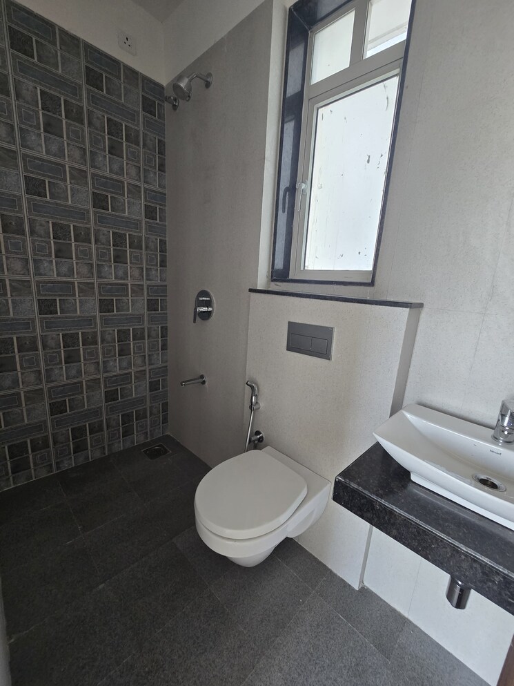 Bathroom, sheth-zuri 1.5 Bedroom 740 Sq.Ft. Apartment In Laxmi Nagar Thane 8636499