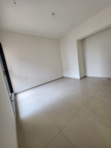 Room in 2 BHK Apartment at Runwal Eirene, Balkum Pada – for Rent